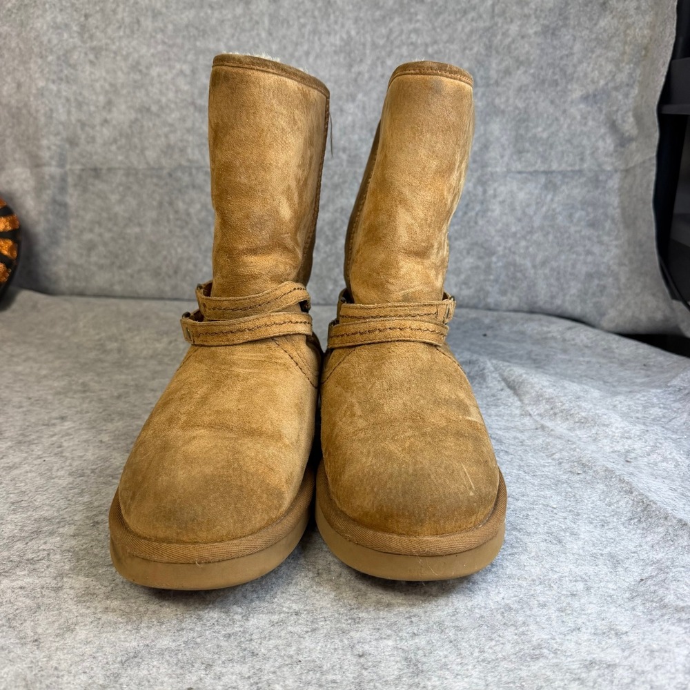 UGG Australia Womens Chestnut Suede Buckle Strap Shearling Boots Size 9 1007700